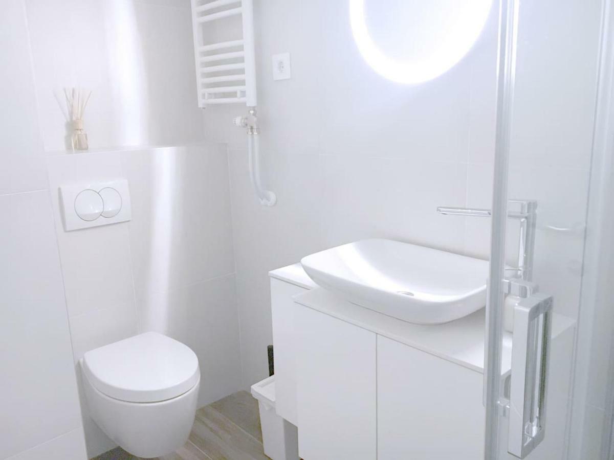 New Central Light Apartment With Private Parking Novi Sad Eksteriør billede